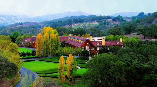 Travelhoteltours has amazing deals on Healdsburg Vacation Packages. Save up to $583 when you book a flight and hotel together for Healdsburg. Extra cash during your Healdsburg stay means more fun! Healdsburg is known for its cultural and scenic tourist attractions. When you're ready to get going, Travelhoteltours will help make it happen.