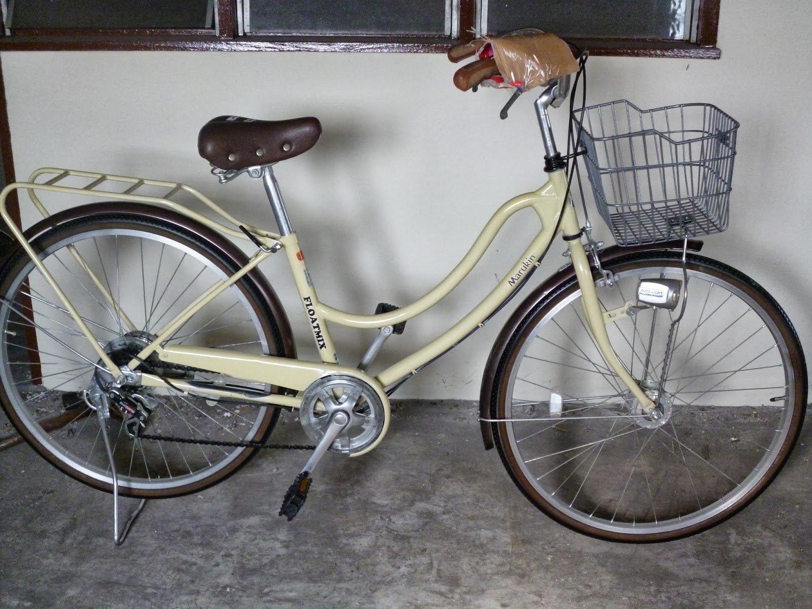 The Right Bike Store 26" / 6 Speed Imported Used City Bicycle from