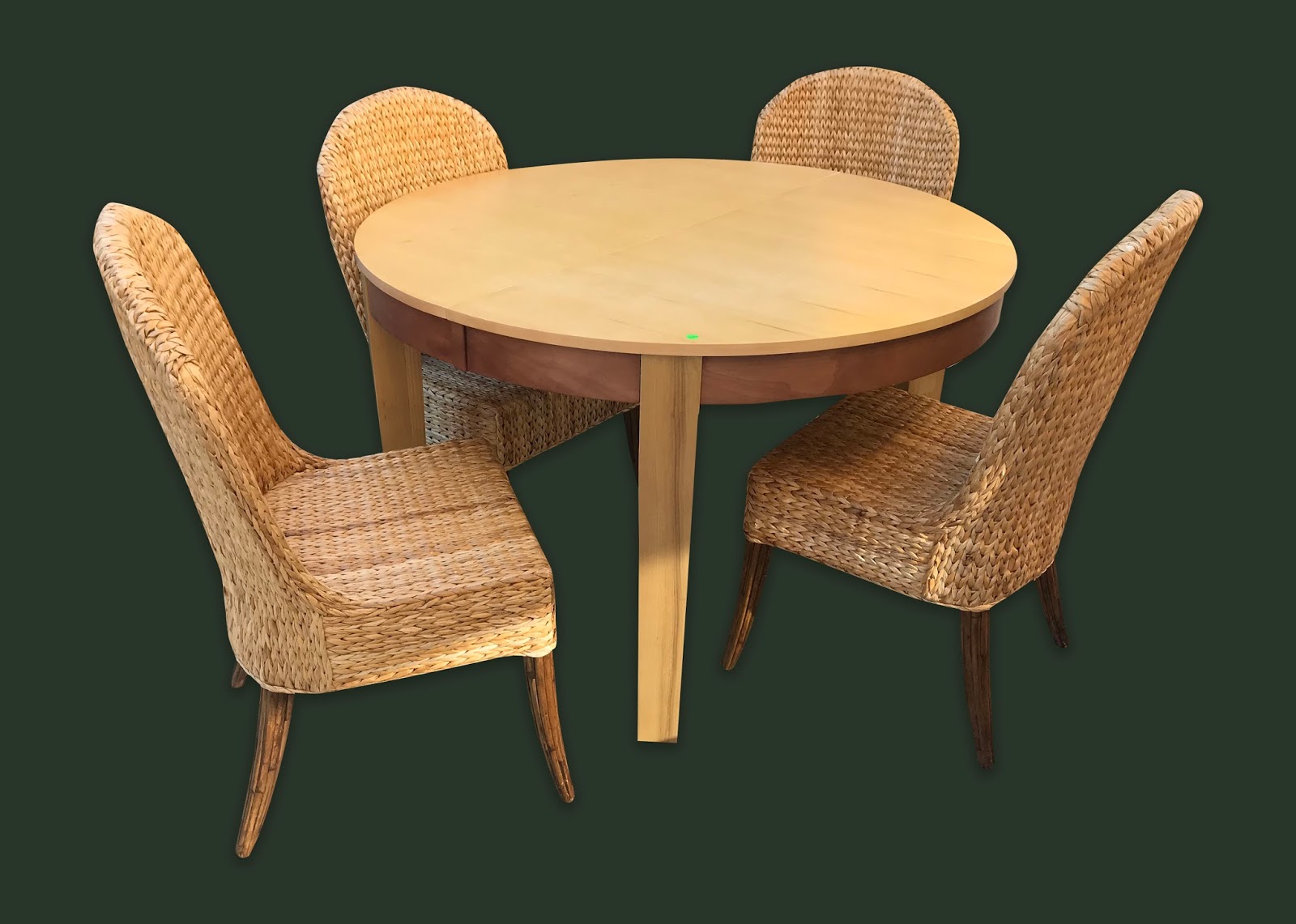 Uhuru Furniture & Collectibles Round Table with 4 Wicker Chairs by