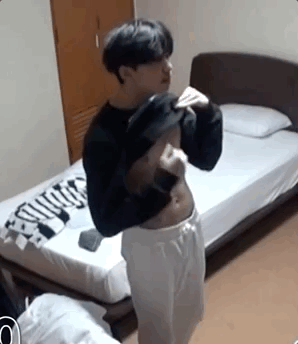 귀여운 얼굴에 반전 복근을 가지고 있는 신인 남돌들.jpgif | 인스티즈