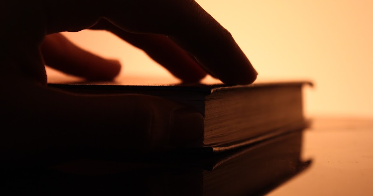 Apa hukumnya Membaca Alquran?