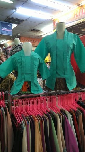 Model Kebaya Kutu Baru Couple Untuk Ibu dan Anak Cantik Model Kebaya Kutu Baru Couple Untuk Ibu dan Anak Cantik