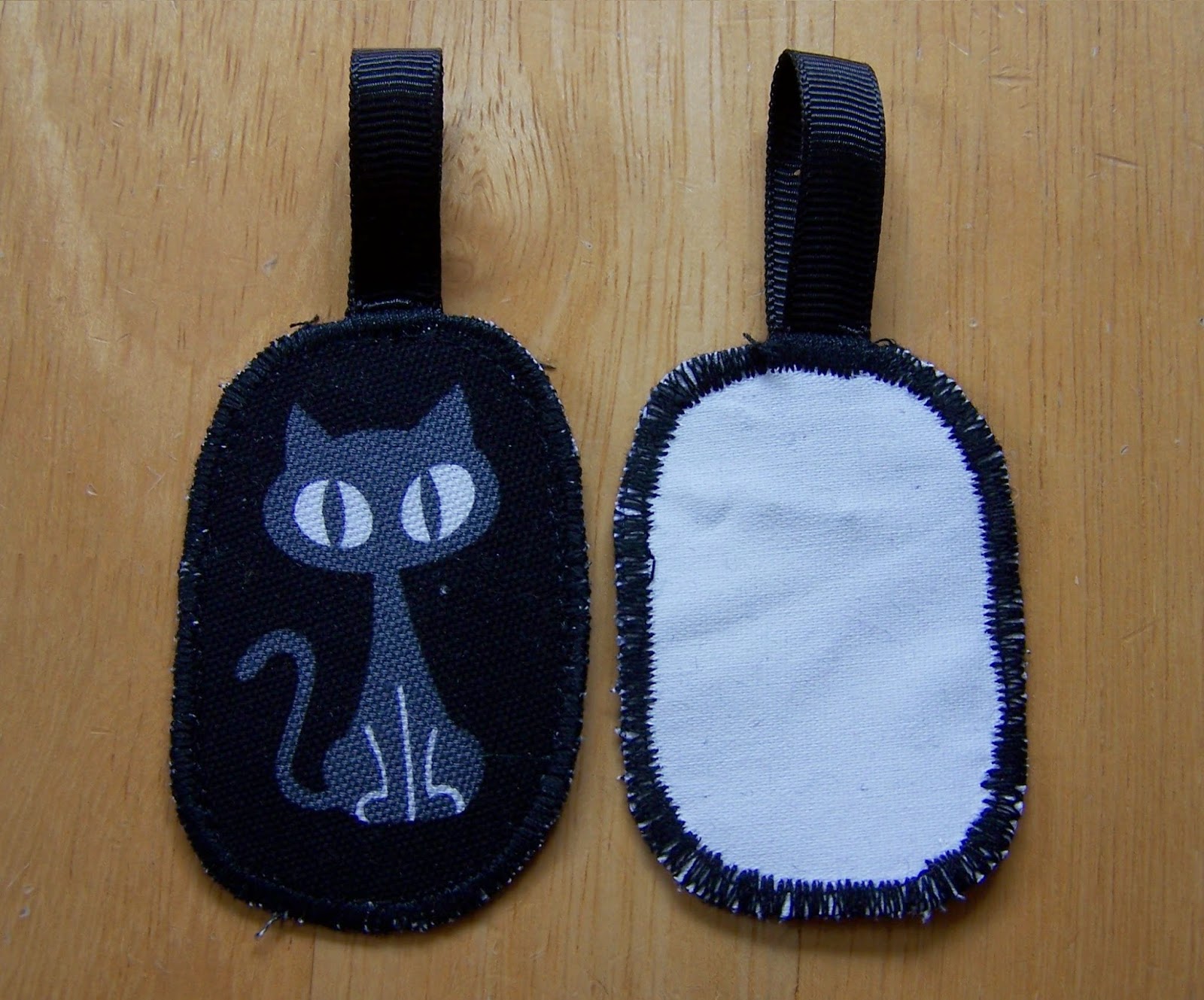 Lilly-Belle Makes The Internet: Scrap Fabric Key Tags - Tutorial