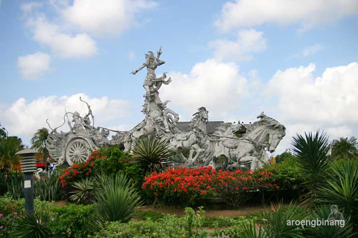 patung di bali dewa indra