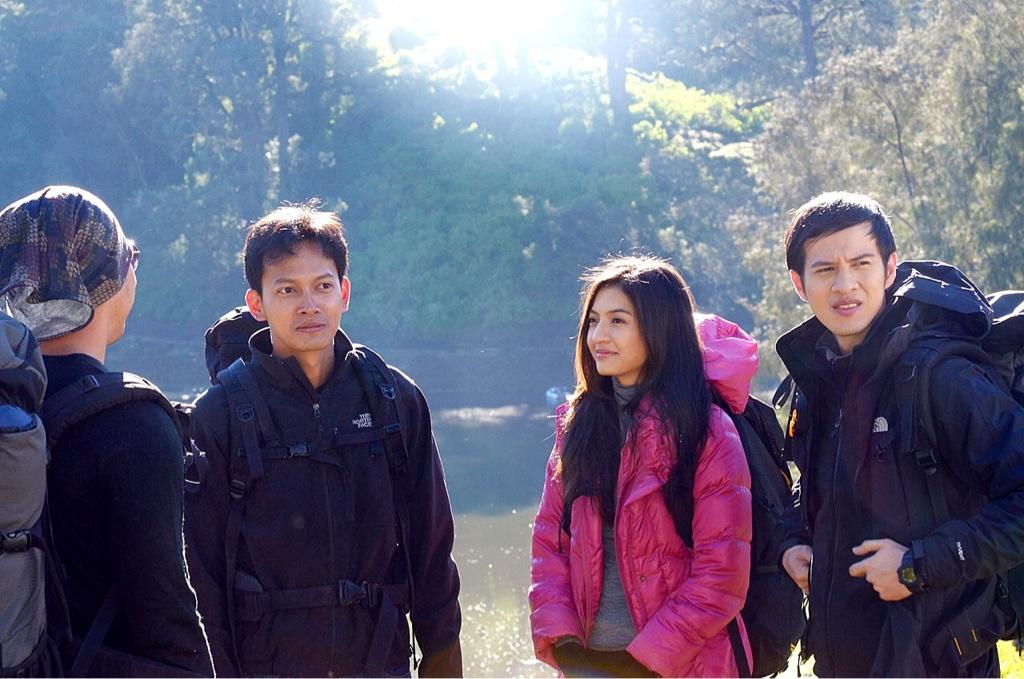 Fresh And Young Resensi Film Persahabatan 5 Cm