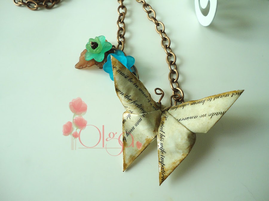 Desde el Taller de Olga.Collar mariposa de Origami