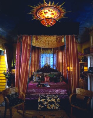 https://4.bp.blogspot.com/-XWsq-349L7k/T7PHEaBRZaI/AAAAAAAAAWY/X5700zVTOvw/s640/gypsy-bedroom-trendspotting-boho-chic.jpg