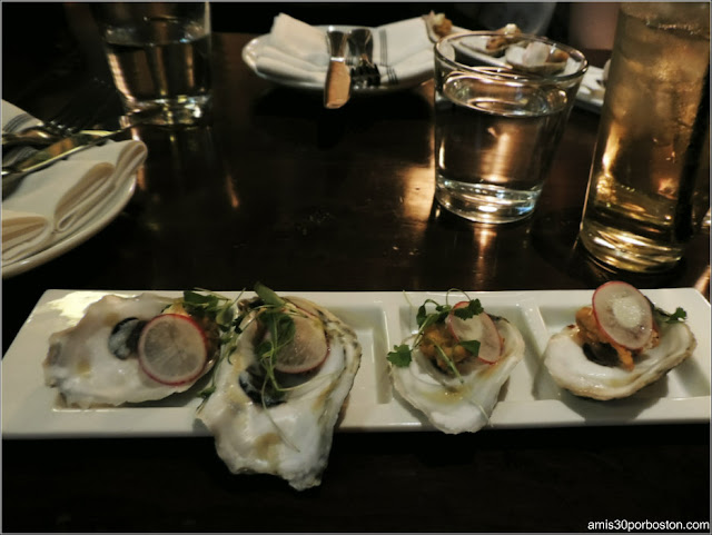The Hourly Oyster House: Fried Duxbury Oysters The Hourly Oyster House: Fried Duxbury Oysters