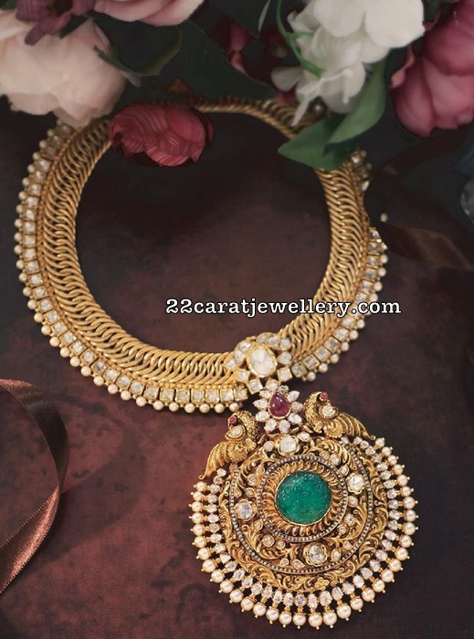 22 Carat Gold Antique Work Diamond Locket 22 Carat Gold Antique Work Diamond Locket