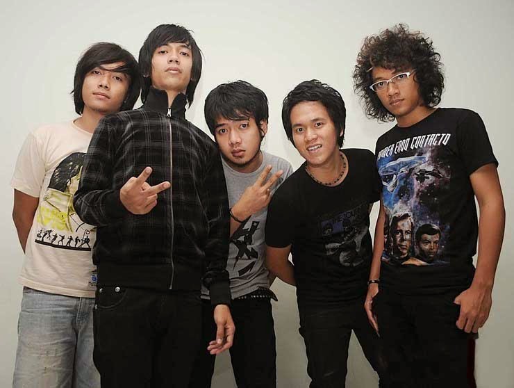 Lirik Lagu Aku Bukan Siapa Siapa D Masiv