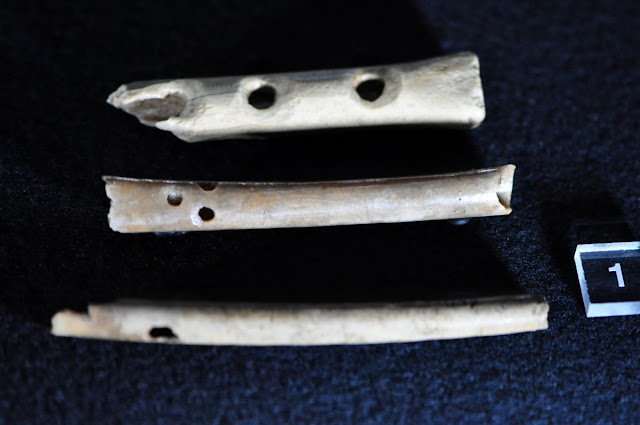piszczałki wczesnośredniowieczne - wystawa Z poroża i kości, Giecz