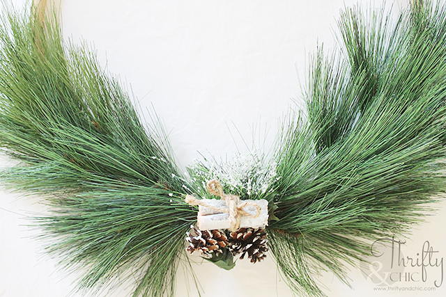 DIY Christmas wreath made with an embroidery hoop. DIY Christmas decor and decorating ideas. Farmhouse Christmas ideas