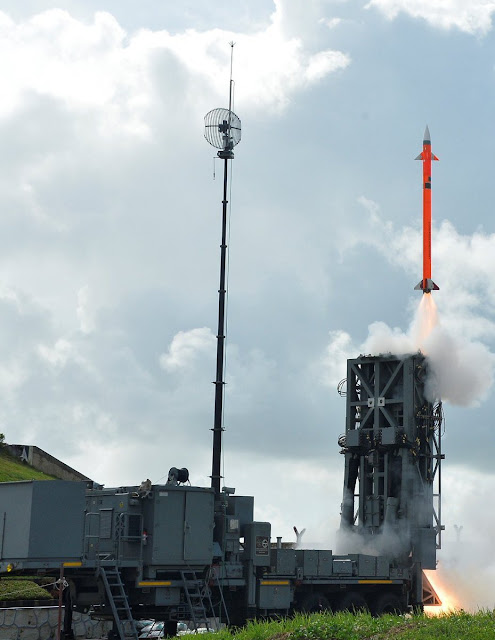 إطلاق صاروخ "باراك 8" الهندي ـ الإسرائيلي بنجاح Successful%2Bfirst%2Btest%2Bof%2BIndo-Israeli%2BMRSAM%2Bmissile%2Bsystem%2Bfor%2Bthe%2BIAF%2B1