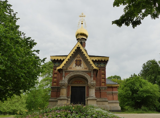 Kurpark in Bad Homburg - Russische Kapelle. Kurpark in Bad Homburg - Russische Kapelle.