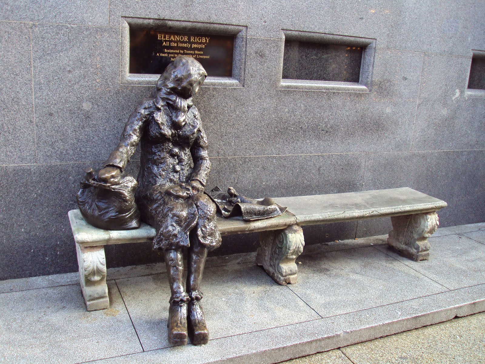 Tempos Interessantes Eleanor Rigby & the Lonely People