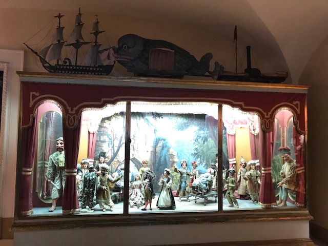 イゾラベッラ（ベッラ島）の宮殿内　お人形のコレクション