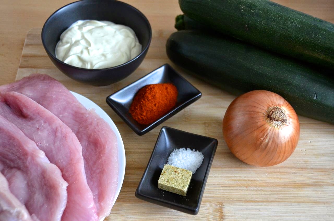 TURKEY AND COURGETTE GESCHNETZELTES WITH FUSILLI PASTA TURKEY AND COURGETTE GESCHNETZELTES WITH FUSILLI PASTA