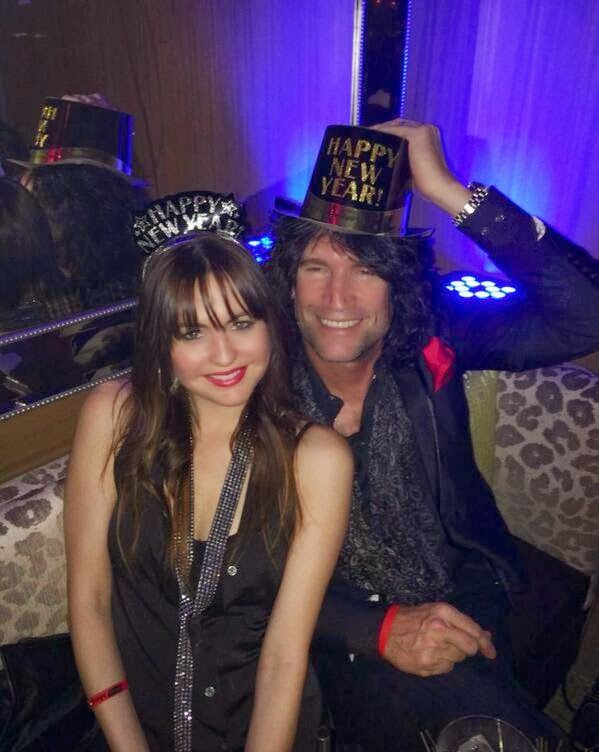 KISS LA BANDA MÀS CALIENTE DEL MUNDO TOMMY THAYER Y SU ESPOSA AMBER DESPIDIENDO EL AÑO EN EL