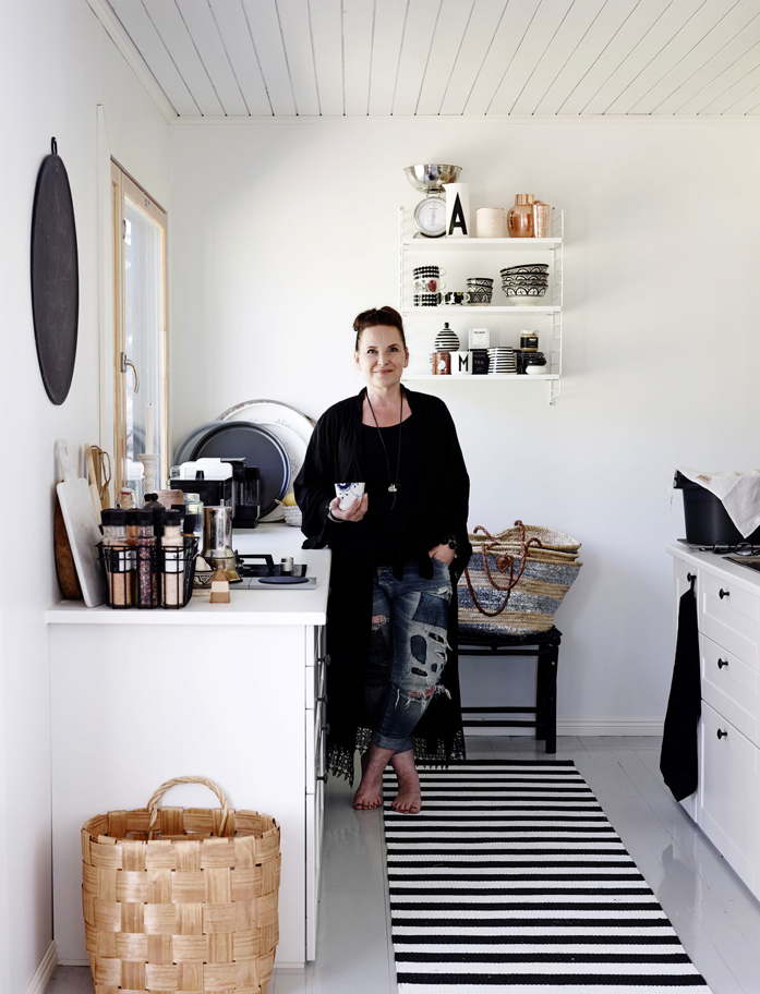 Black and White Decor Takes Center Stage in This Finnish Home - design addict mom