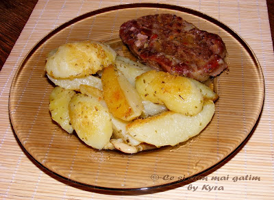 Cartofi taranesti cu usturoi si ceafa de porc