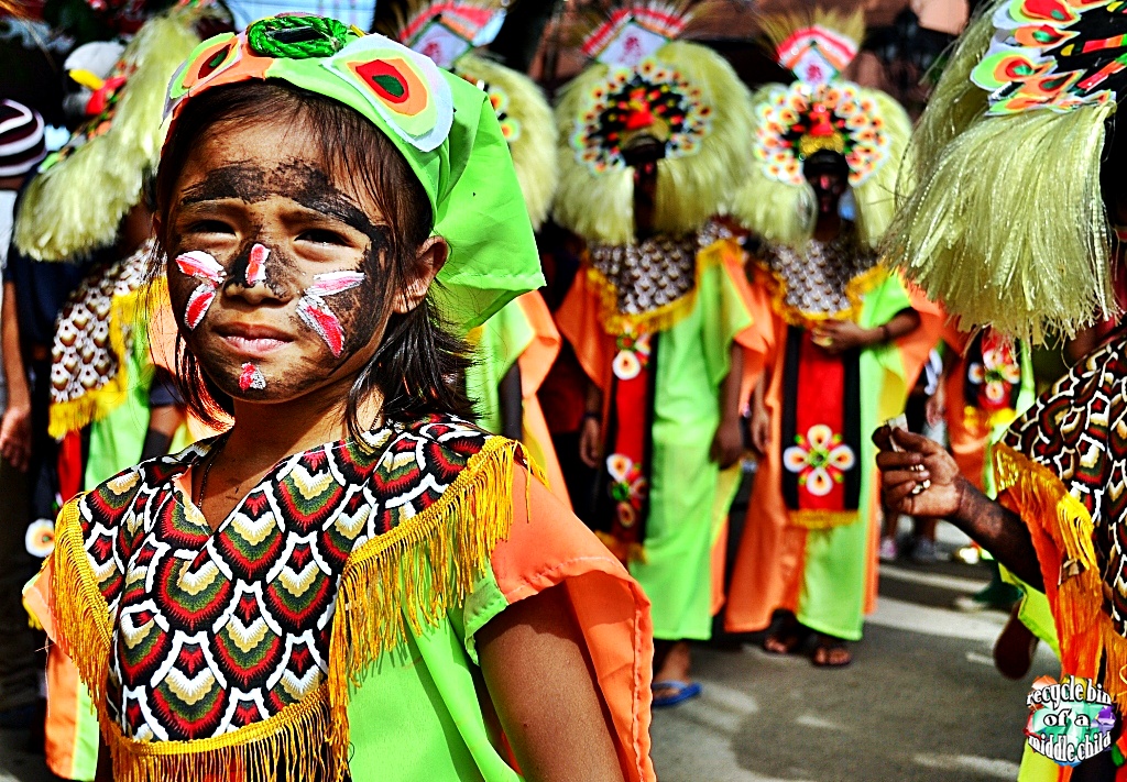 Висайя филиппины. Сколько лет испанский был официальным языком филиппин. Филиппины люди. Где разговаривают на испанском языке страны. Филиппины туристы.