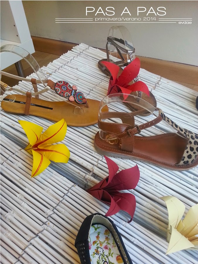 Flores, lirios de origami y detalle de los zapatos