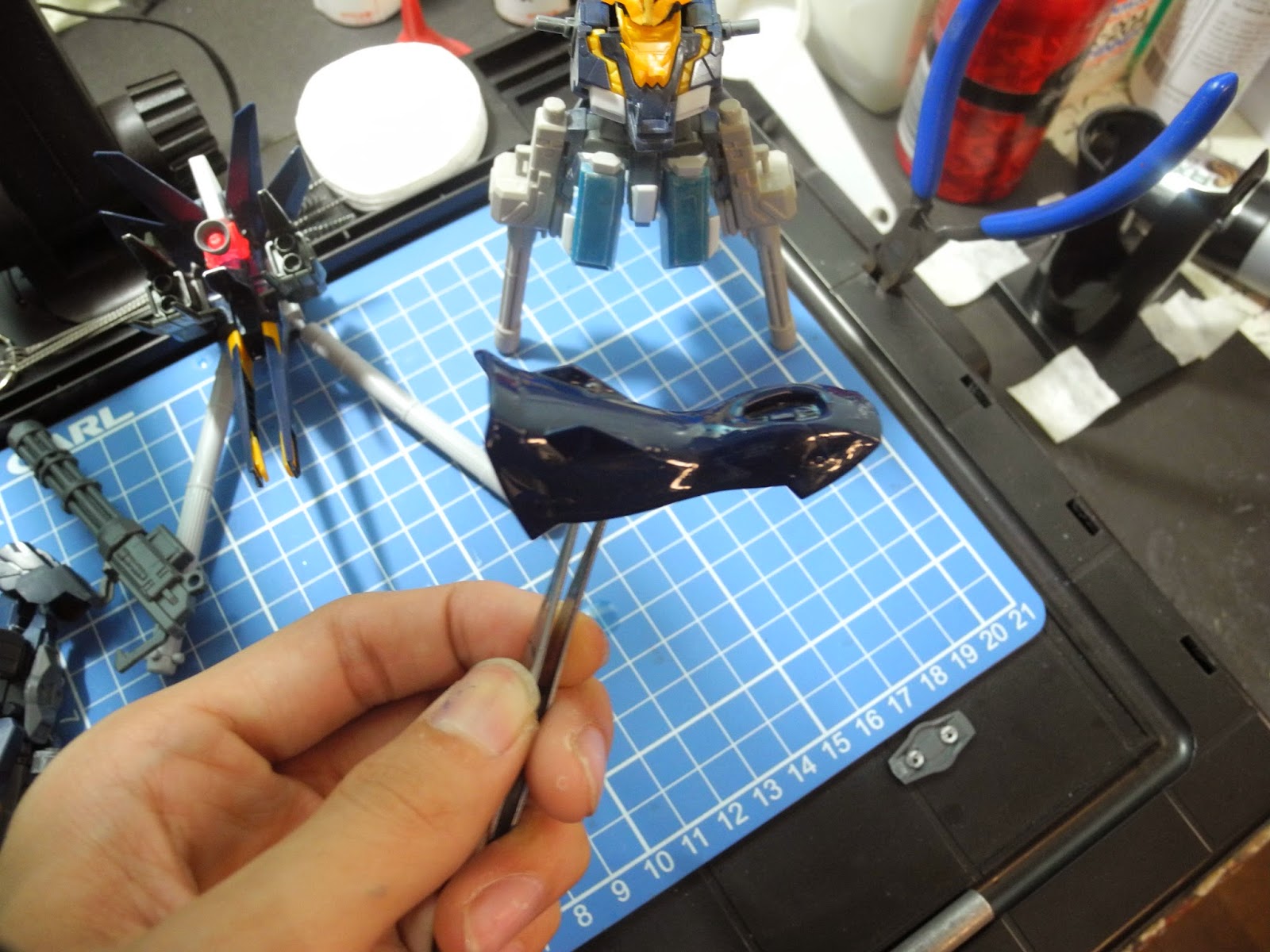 S S G U N P L A Stripping Paint from Plastic Models