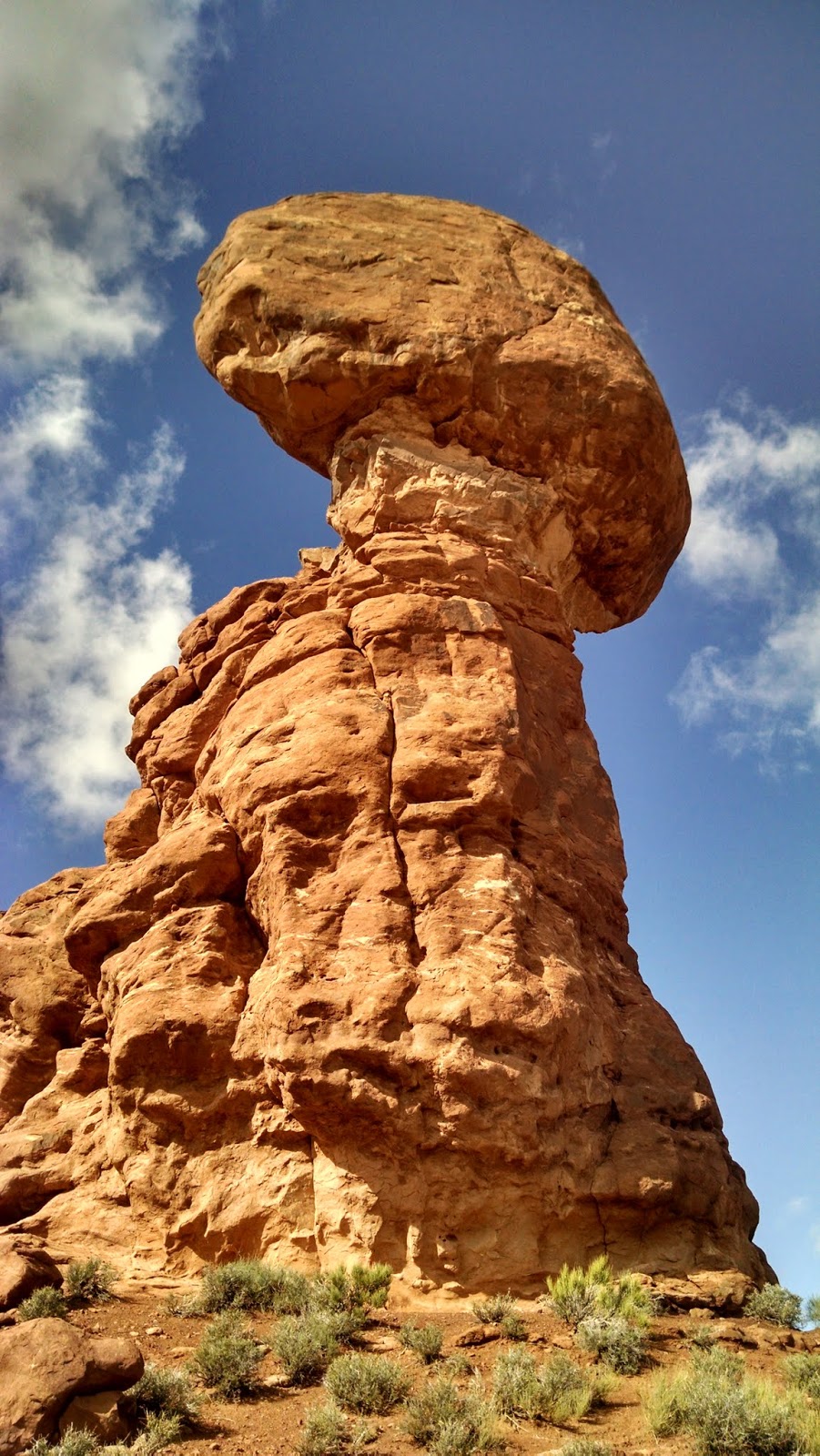 Сбалансированный камень. Национальный парк Арчес, Юта (Balanced Rock. Arches National Park, UT)