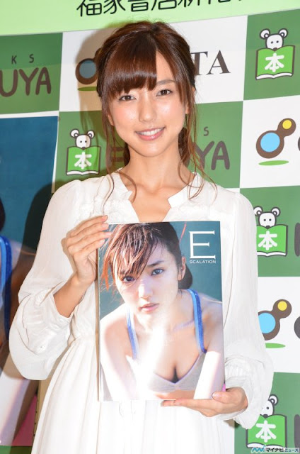Acara Perilisan Photobook Ke-7 Mano Erina "Escalation" - Konrez
