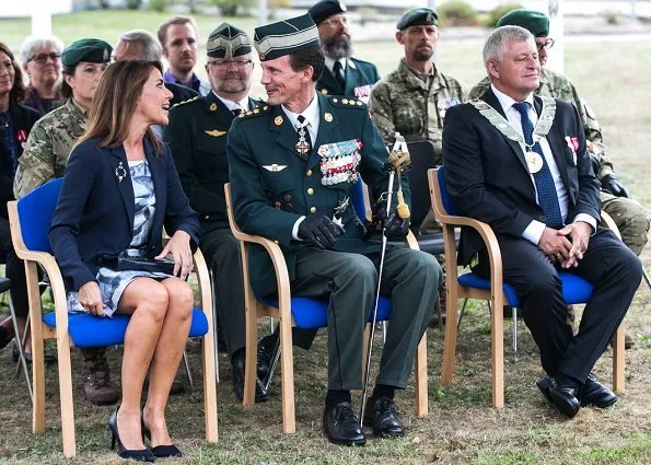Prince Joachim and Princess Marie visited Hærens Sergent School in Varde. Prince Nikolai in the Royal Danish Army. Hugo Boss dress