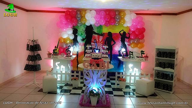 Decoração de aniversário feminino tema Balada - Provençal simples com painel