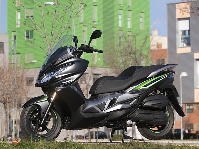 Scooter 125 Kawasaki Idea Di Immagine Del Motociclo