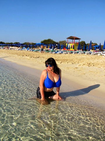 giant natural knockers