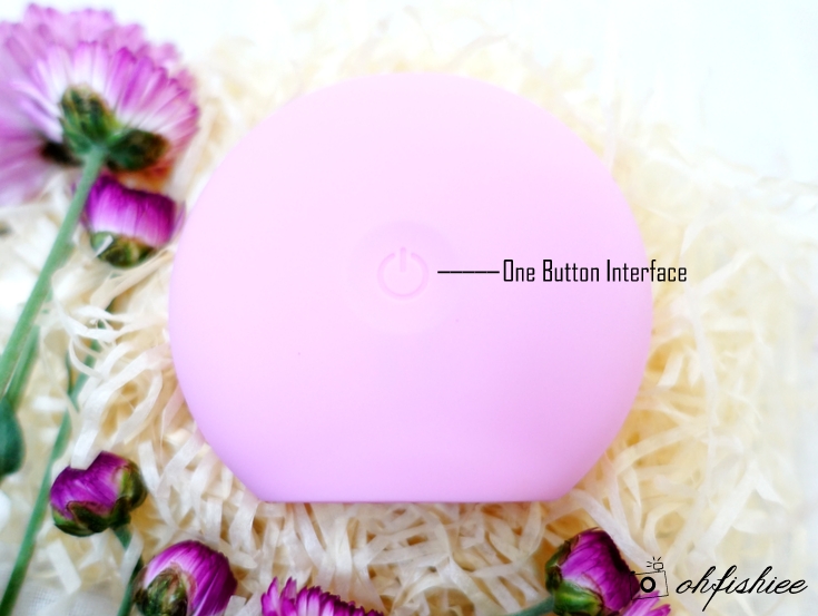 The back side of FOREO LUNA play plus facial cleansing brush