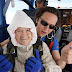Bisabuela de 102 años es la paracaidista más anciana del planeta