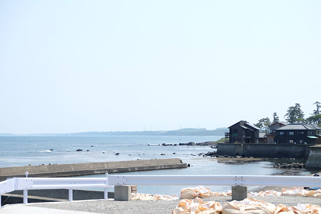 石拾い　海　福井県浜地海水浴場