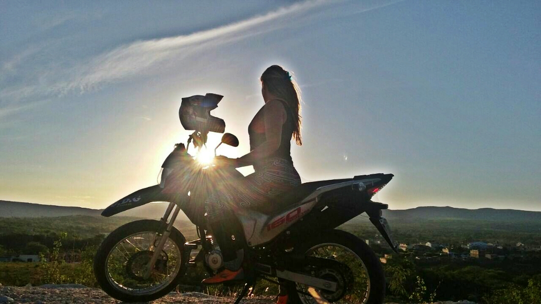 ALANA OLIVEIRA,LINDA,FEMININA E TRILHEIRA - Liberdade Bom Sucesso. A