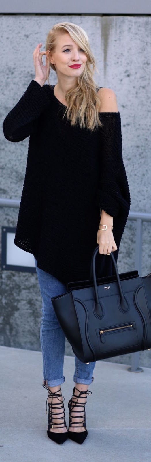 Street style | Oversize off the shoulder black sweater with denim | Just a Pretty Style