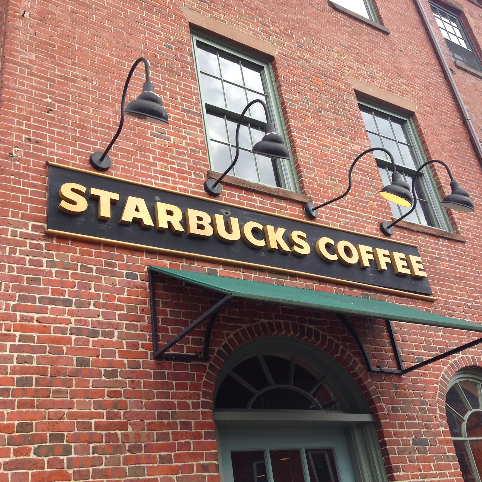 DesignsandEvents Window Boxes of Newburyport