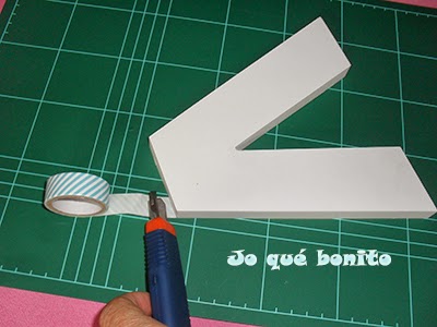 Letra V decorada con washi tape