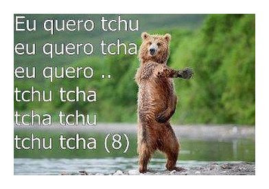 Urso cantando eu quero tchu, eu quero tcha.