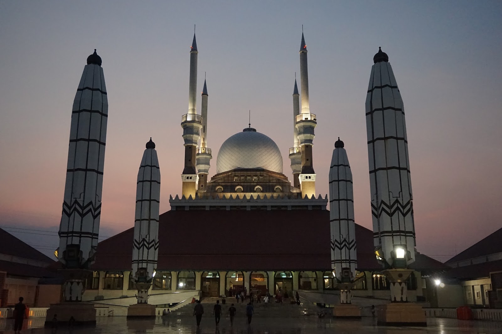 Senja Merekah di Langit Masjid Agung Jawa Tengah  Emak 