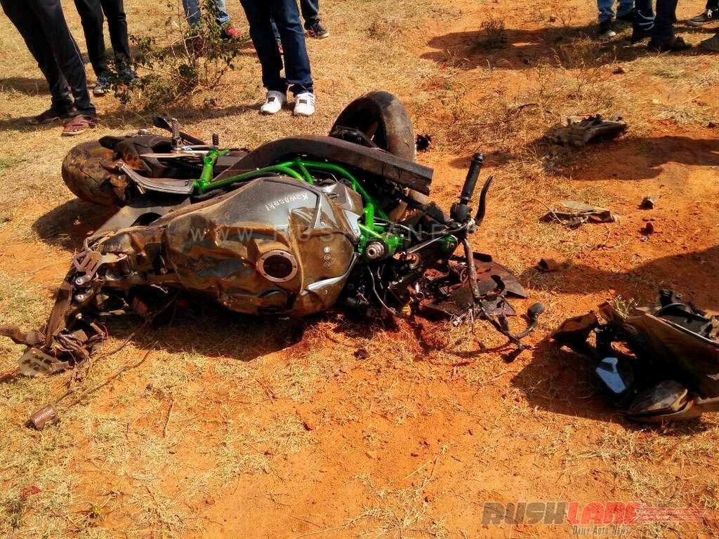Kawasaki Ninja H2 ini hancur remuk saat mencoba meraih top speed di Bangalore India