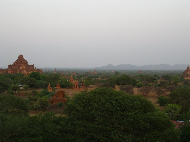 Myanmar : The Land of Many Pagodas Myanmar : The Land of Many Pagodas