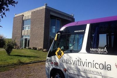 Bus Vitivinícola em Mendoza na Argentina Bus Vitivinícola em Mendoza na Argentina
