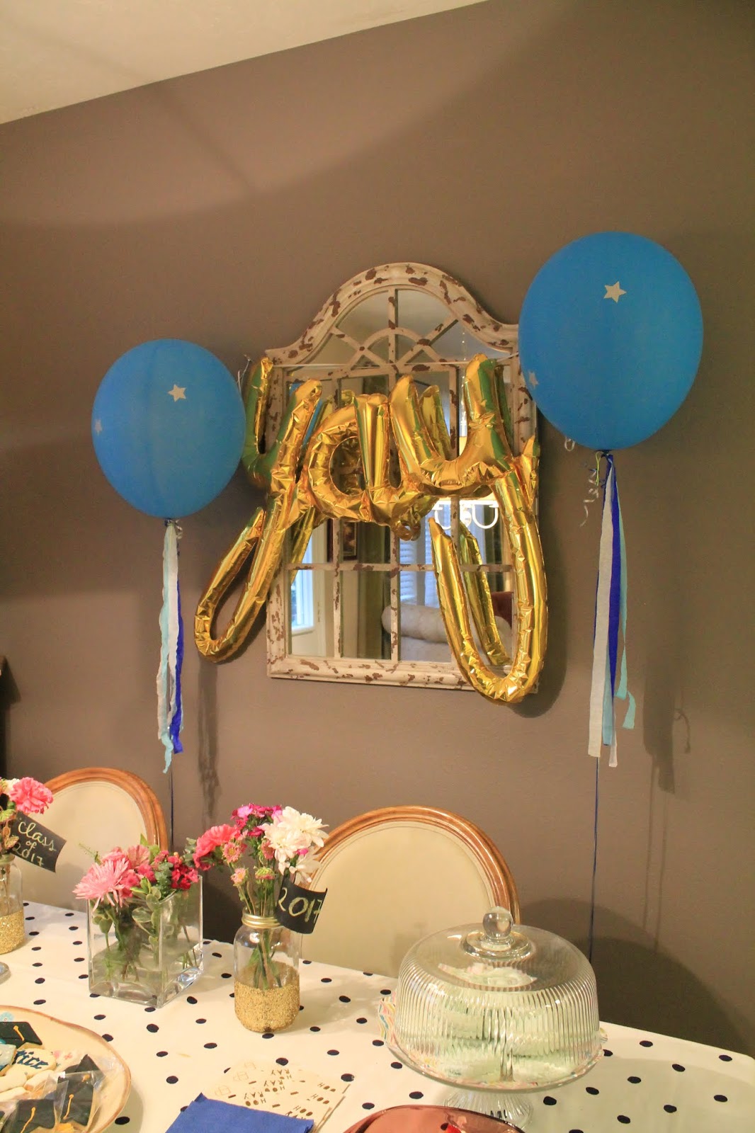 Arreglo con globos 18 años  Balloons, Halloween wreath, Creative