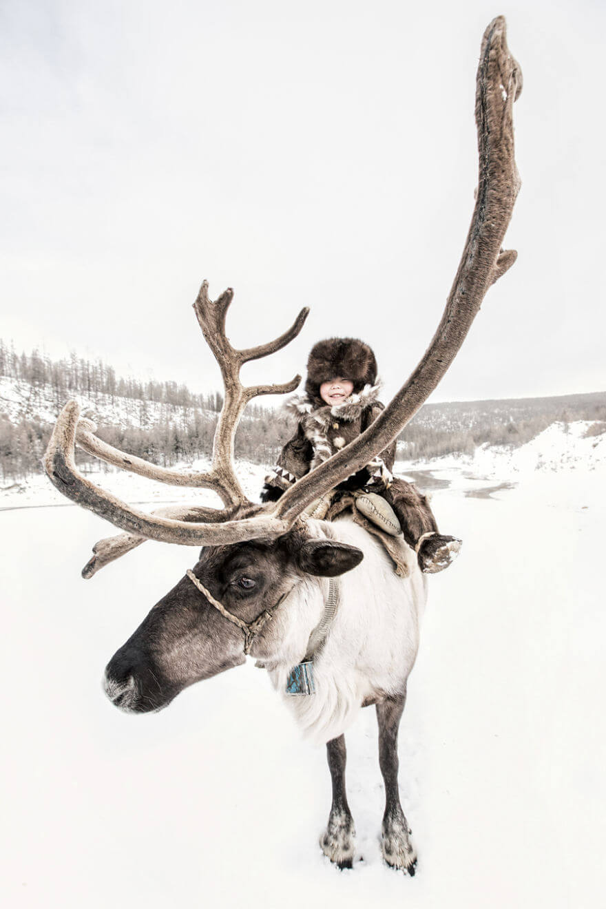 He Traveled 25000 Km In Siberia To Capture The Beauty Of Its Indigenous People With His Camera. The Pictures Are Breathtaking! - Evenki Little Reindeer Herder