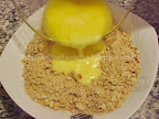 Tort de iaurt fructe cu blat biscuiti si unt sau margarina preparare