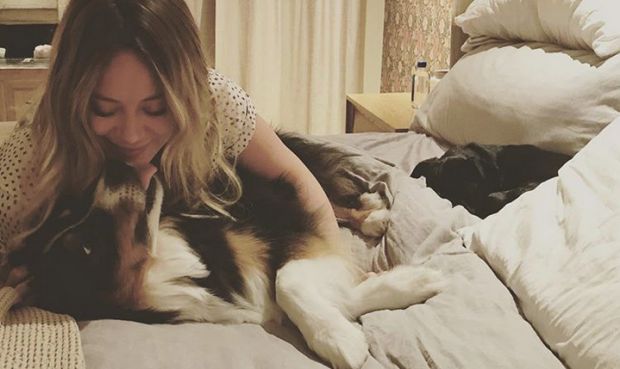 Hilary Duff sufre por la muerte de su mascota