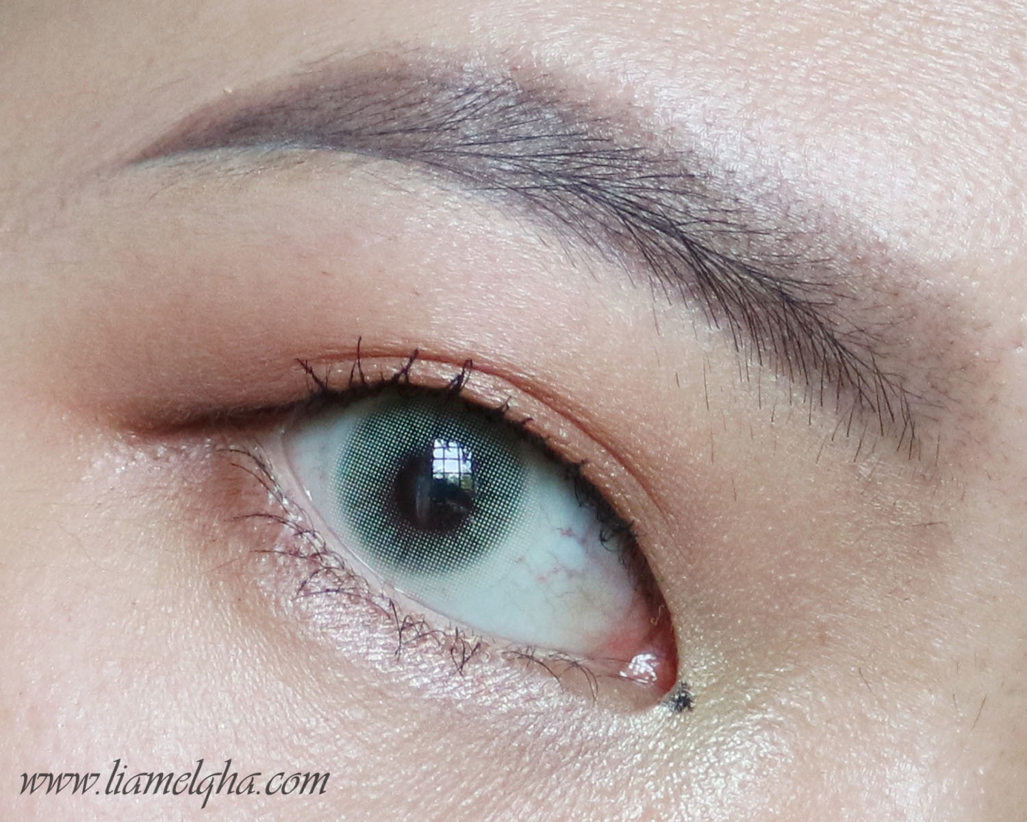 Tutorial: Make Up Mata Natural Menggunakan Eyeshadow Inez